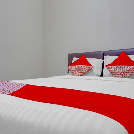 Oyo 117 Blueberry Homestay Джакарта Екстер'єр фото