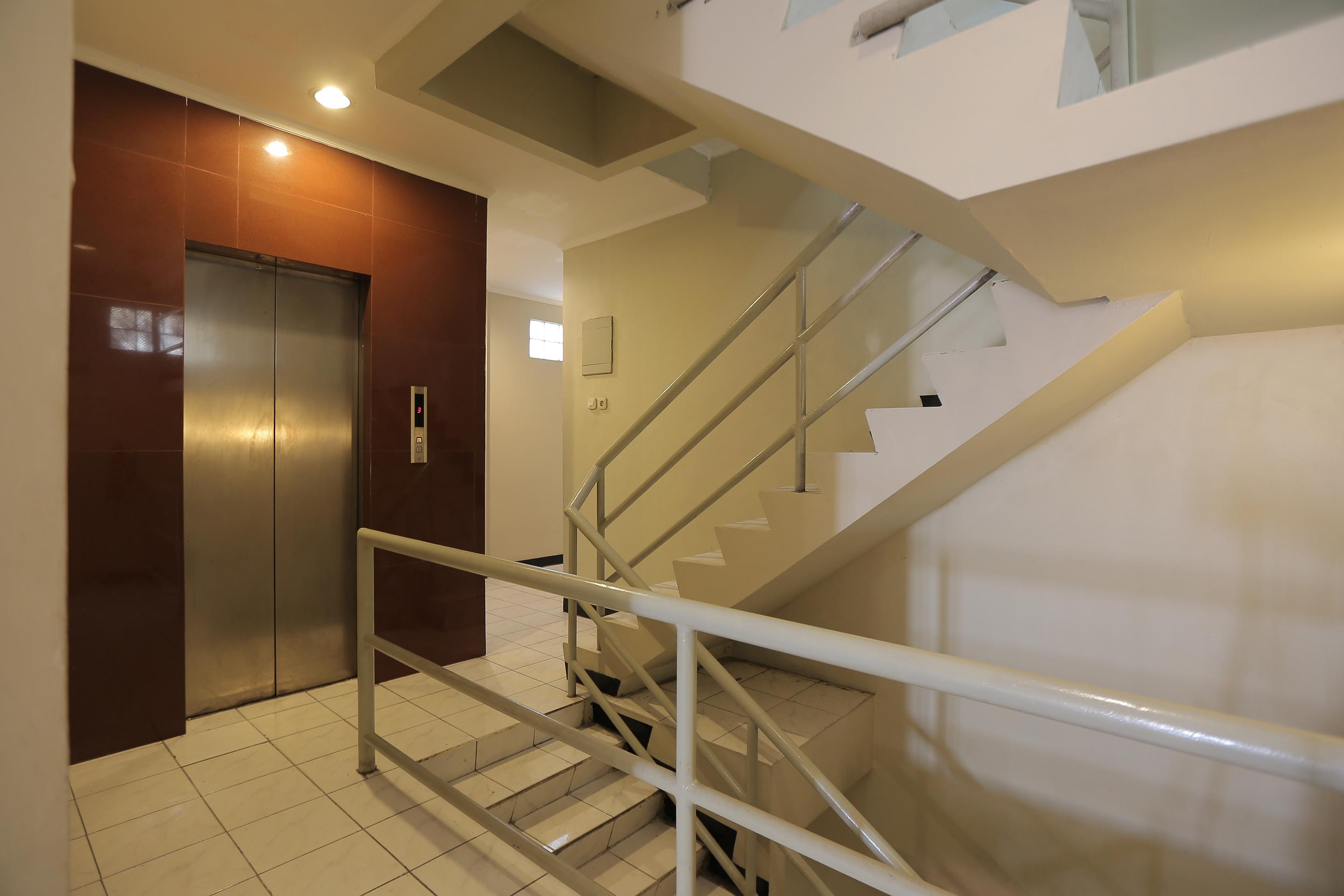 Oyo 117 Blueberry Homestay Джакарта Екстер'єр фото
