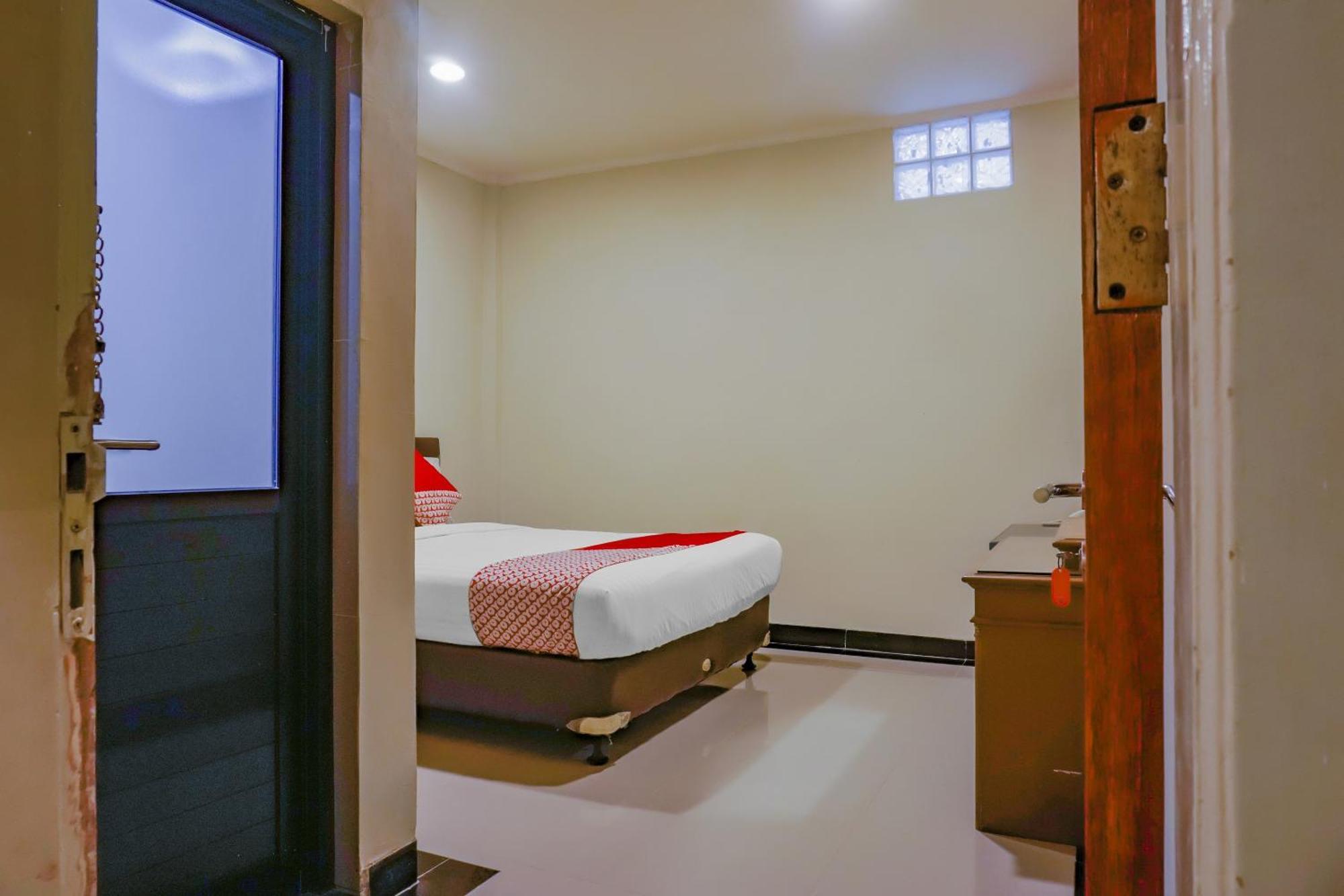 Oyo 117 Blueberry Homestay Джакарта Екстер'єр фото