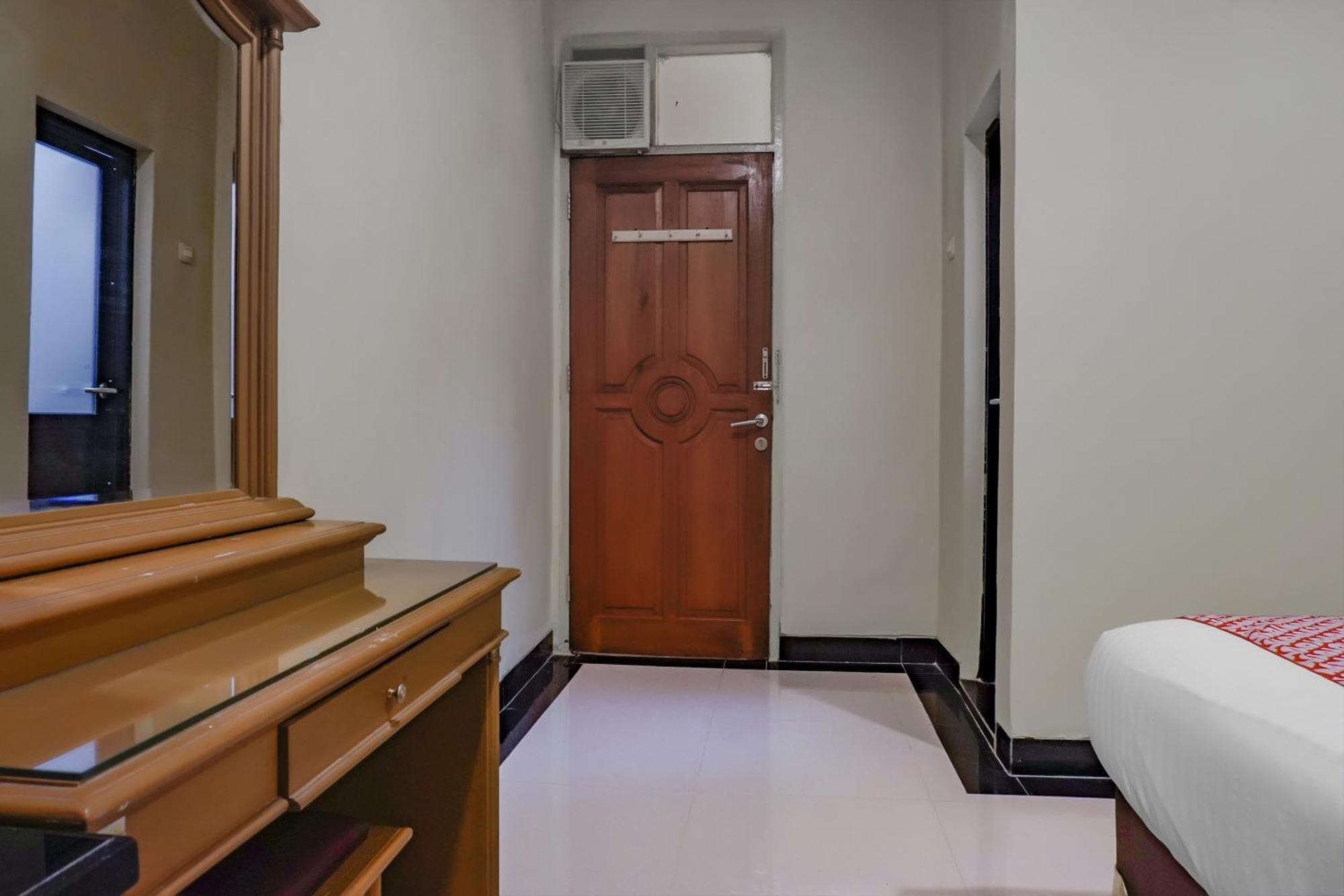 Oyo 117 Blueberry Homestay Джакарта Екстер'єр фото