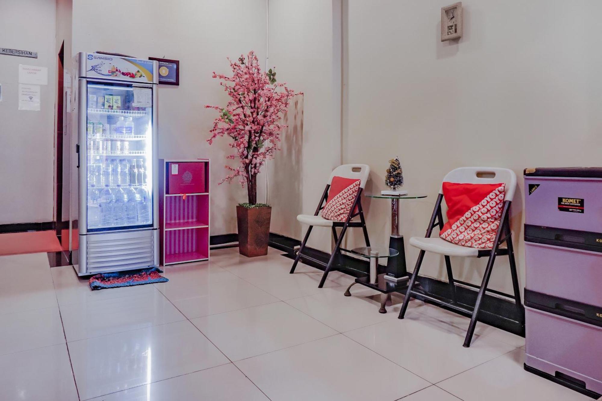 Oyo 117 Blueberry Homestay Джакарта Екстер'єр фото