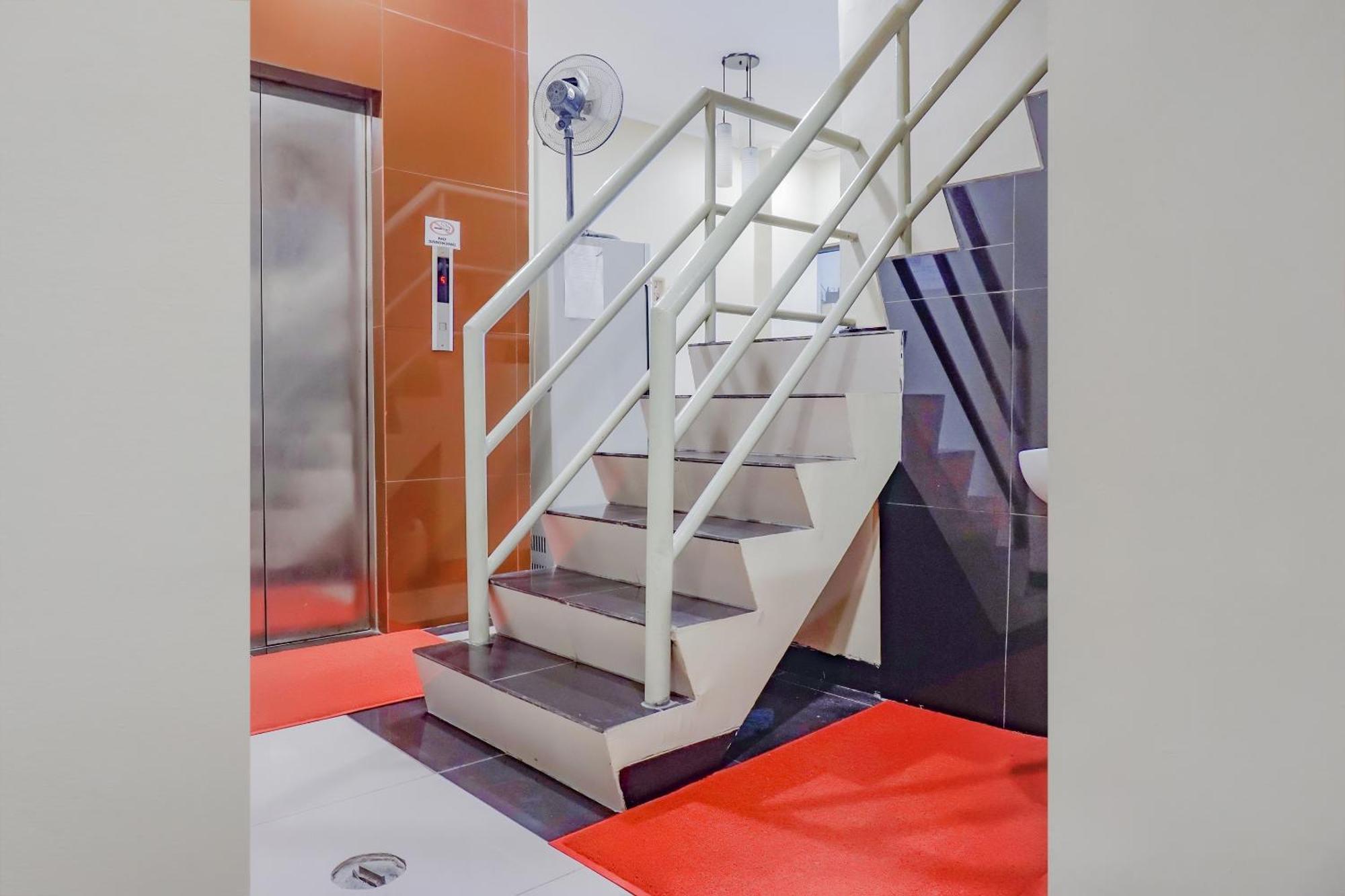 Oyo 117 Blueberry Homestay Джакарта Екстер'єр фото