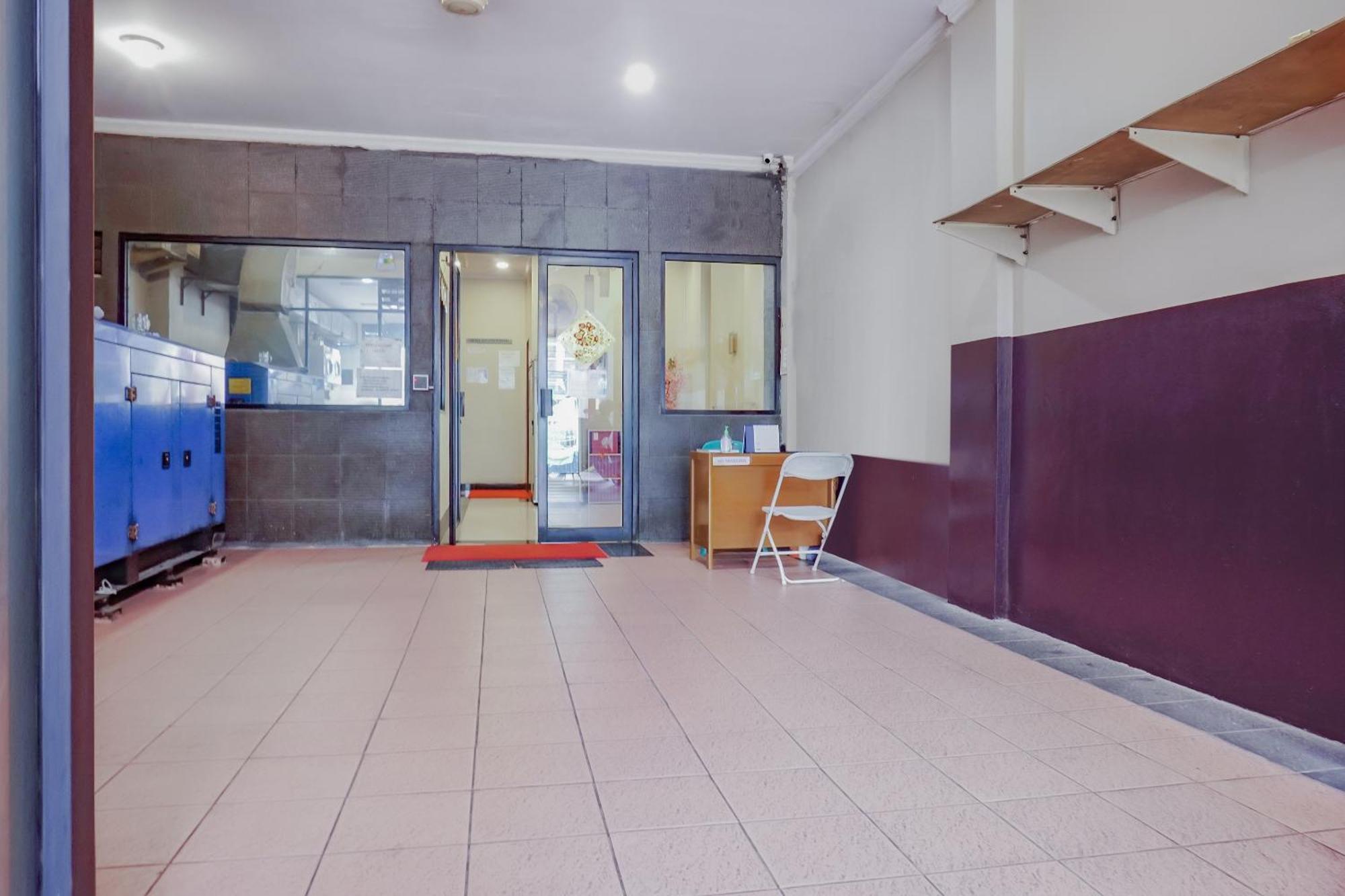 Oyo 117 Blueberry Homestay Джакарта Екстер'єр фото
